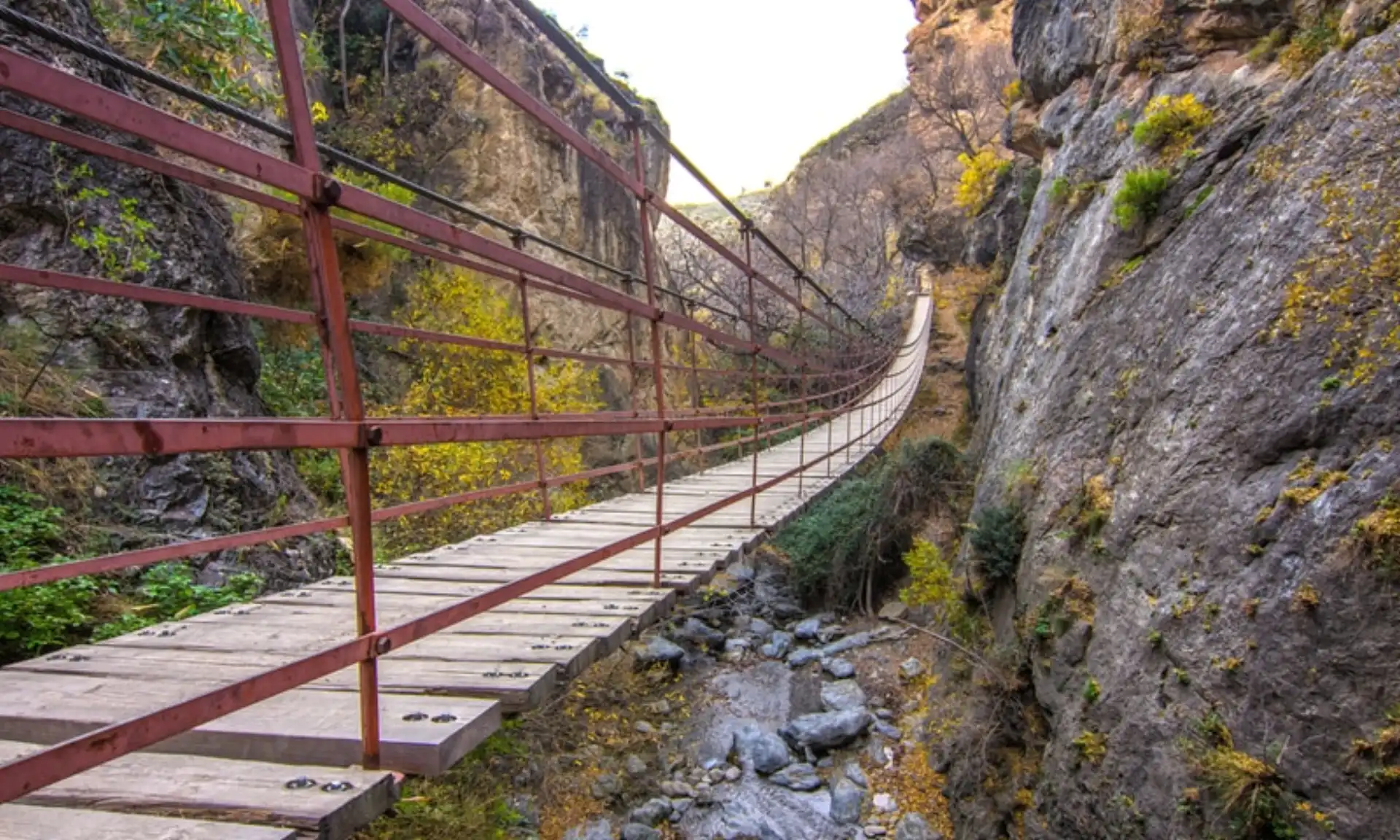 Los Cahorros hiking tour near Granada
