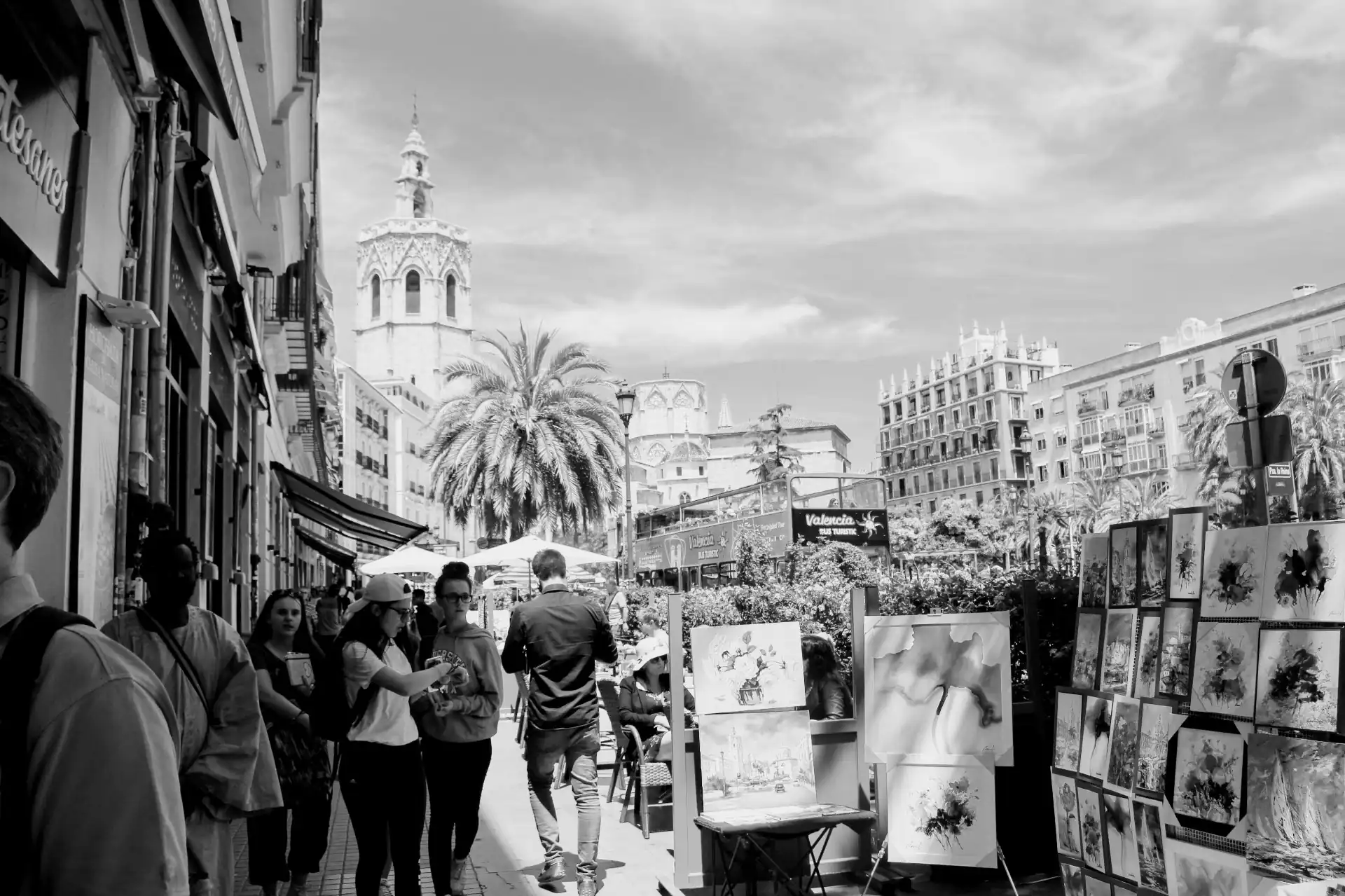 Private Old Town Golden Age tour in Valencia